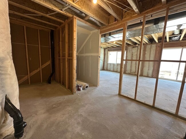Building Photo - 5228 Acacia Dr