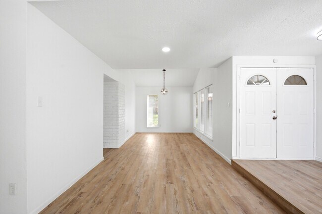 Building Photo - 19407 Enchantford Ct