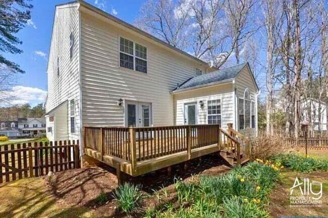 Building Photo - 170 W Rosewood Dr