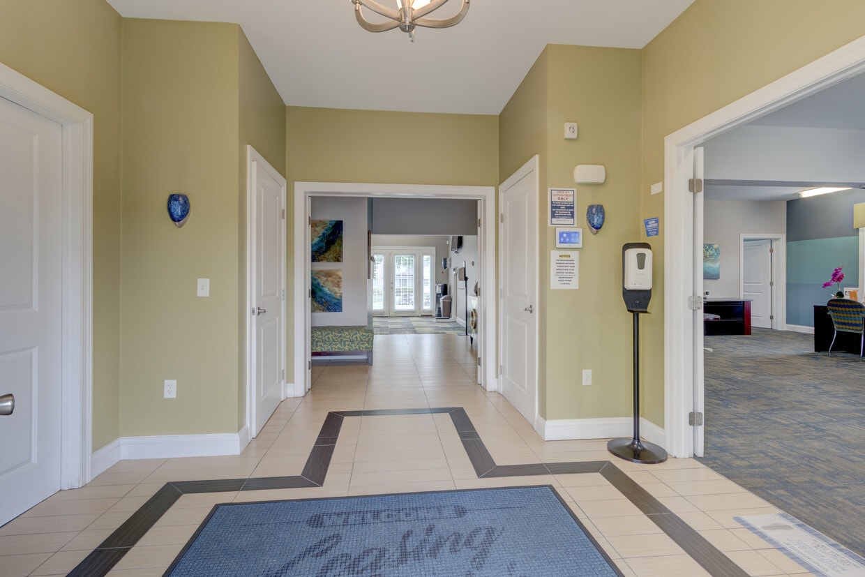 Andrews Ridge Apartments - 5635 Regency Park Ct Suitland MD 20746