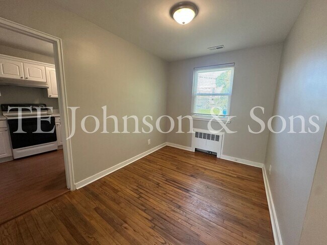 Building Photo - Spacious 2 Bedroom Condo