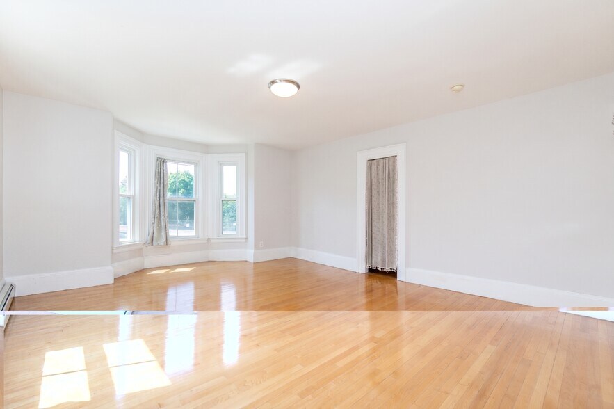 Front Bedroom - 755 Somerville Ave