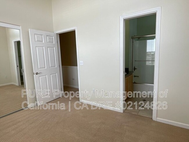 Building Photo - 950 Campoy St