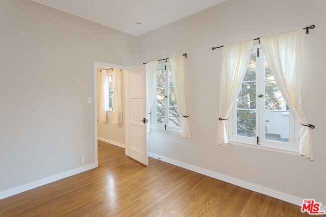 Building Photo - 1930 Rodney Dr