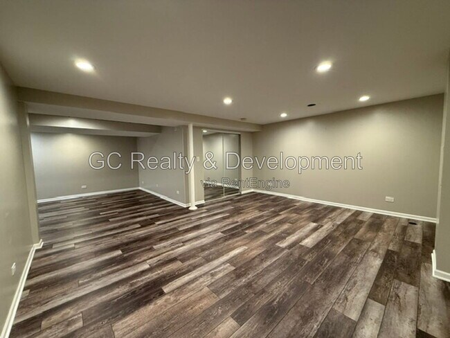 Building Photo - 882 Clarendon Ln