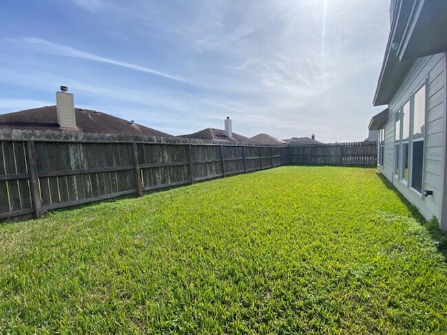 Building Photo - DON'T MISS THIS INCREDIBLE SOUTHSIDE LEASI...