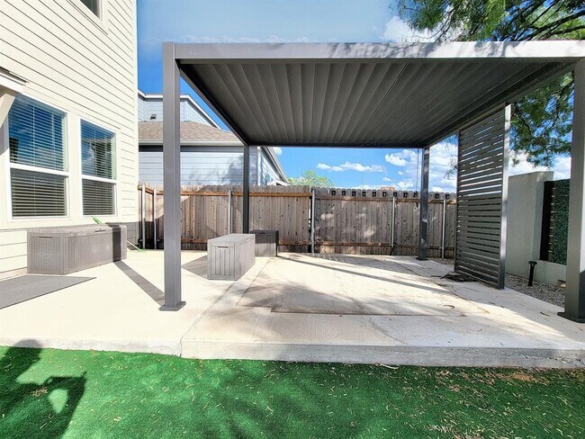 Building Photo - 1301 Showbox St