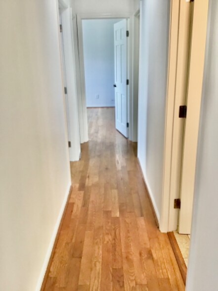 Building Photo - 6801 Chepstow Ct