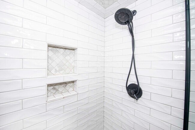 Building Photo - 39 MERRITT Ave