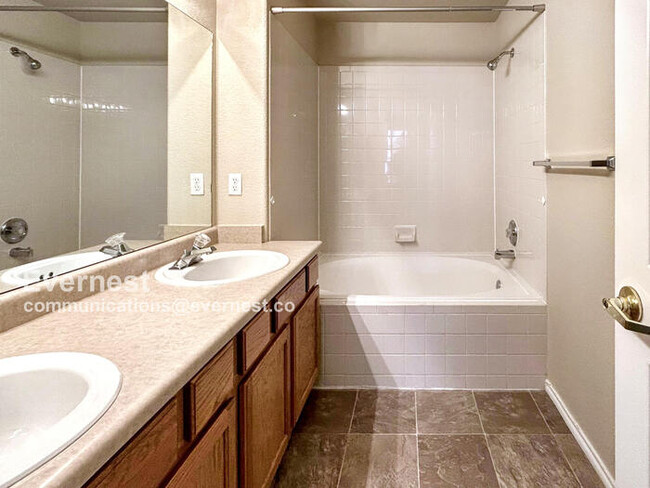 Building Photo - 3732 Riviera Grove