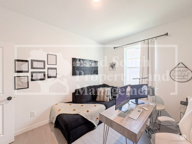 Building Photo - 6720 Great Bear Dr