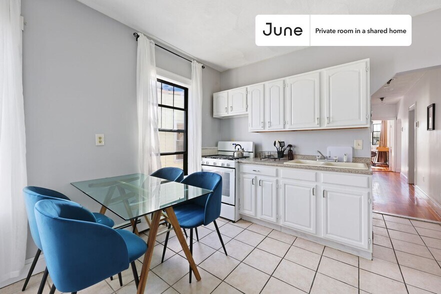 Building Photo - Room in Shared 4 bed/1 bath home