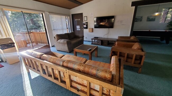 Building Photo - 1 BDRM Kings Run Condo w/ HOA Amenities, V...