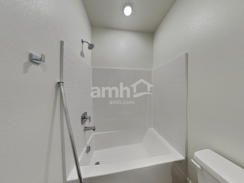 Building Photo - 534 Silverbell Falls Pl