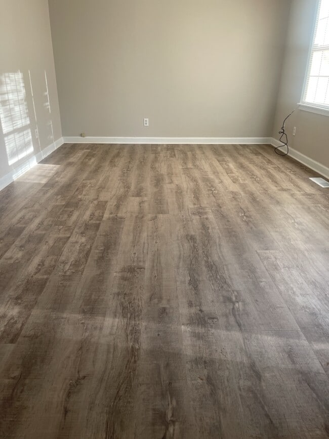 Building Photo - 6105 Trent Dr NW