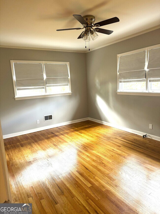 Building Photo - 819 Ellenwood Cir