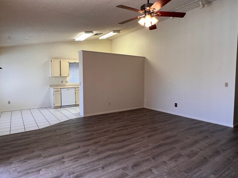 Building Photo - 807 W Nopal Pl