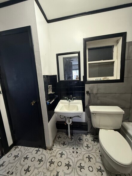 Building Photo - 93 Main St