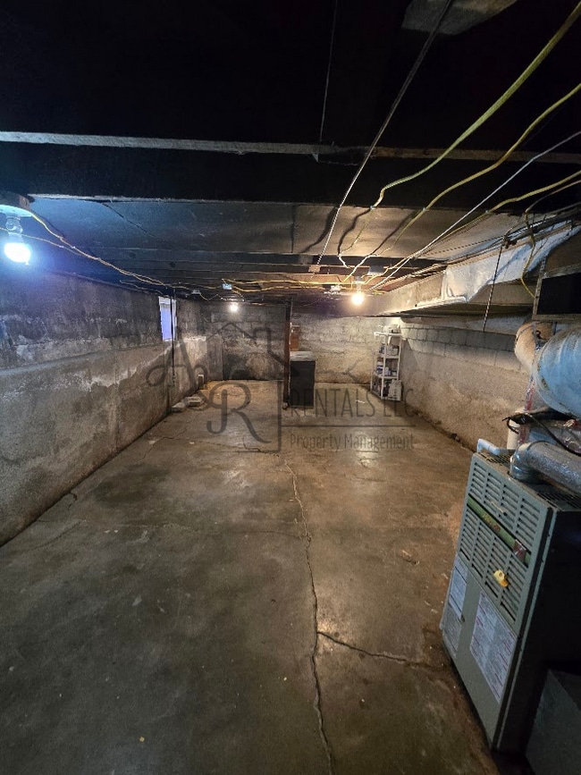 Building Photo - 112 W Quincy St