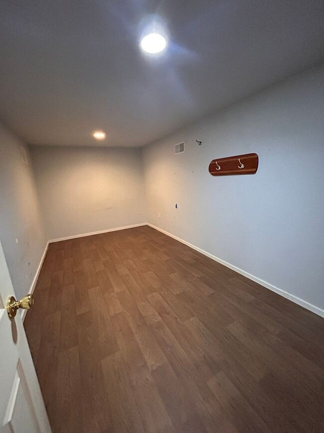 Building Photo - 3 Bed 1.5 Bath Home