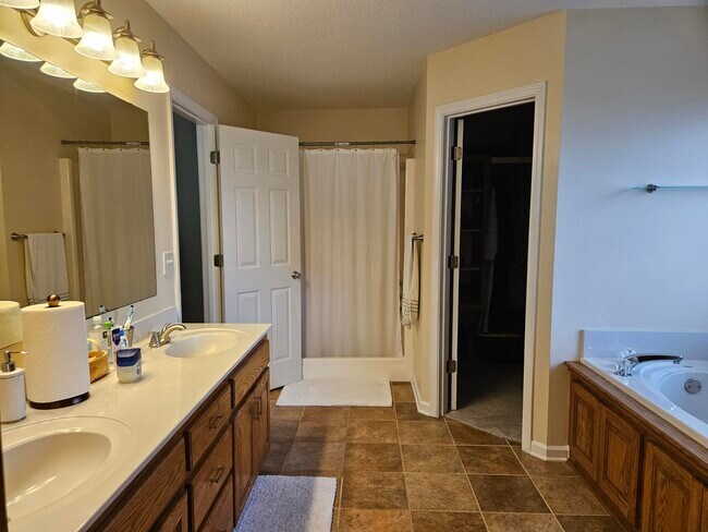Building Photo - 2947 Sylvan Way