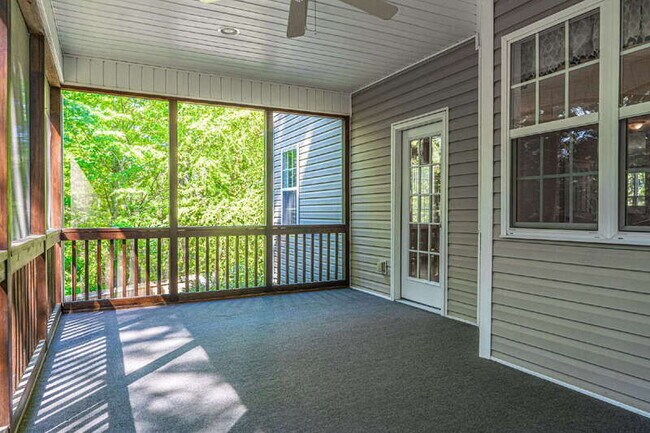 Building Photo - 108 Silverburn Pl