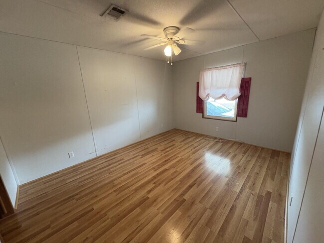 Building Photo - charming 3-bed, 2-bath home is located in the highly desired Strawberry Crest 55+ community