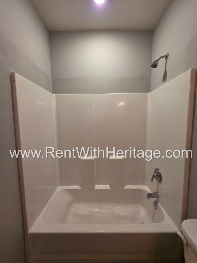 Building Photo - Awesome Ranch / Popular Carrollton Schools/ Near Adamson Square