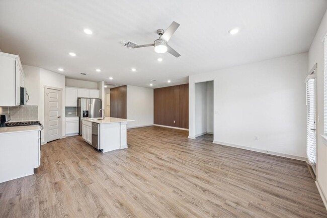 Building Photo - 11016 Tildon Ave