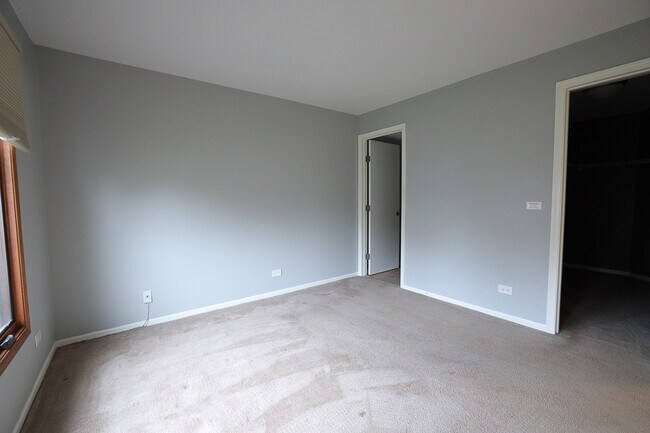 Building Photo - 231 University Ln