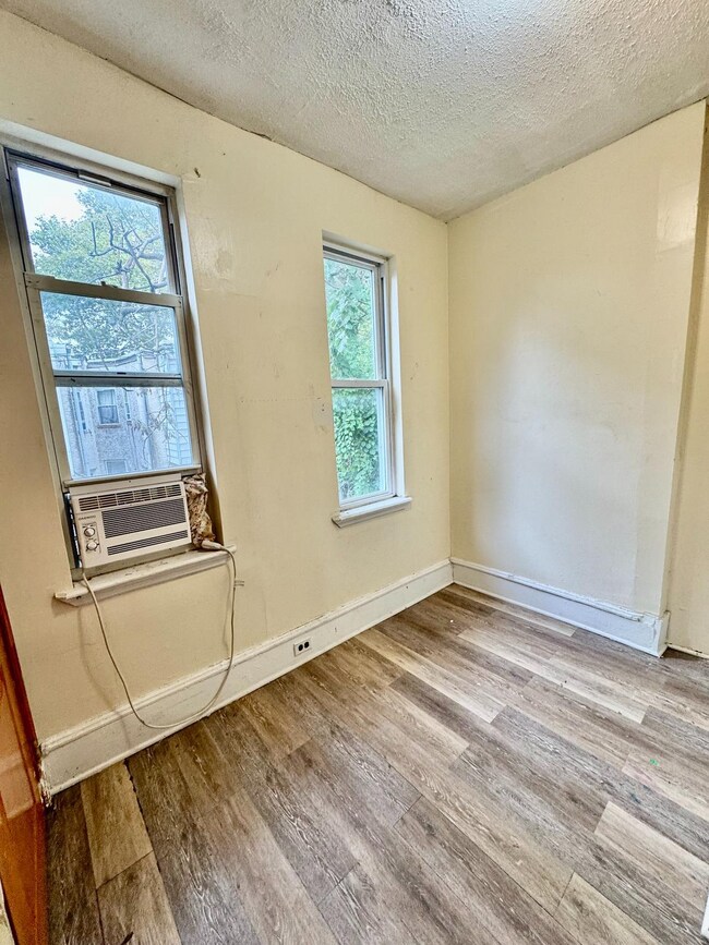 Building Photo - 220 S Millick St