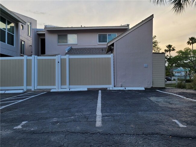 Building Photo - 3120 Beach Blvd S