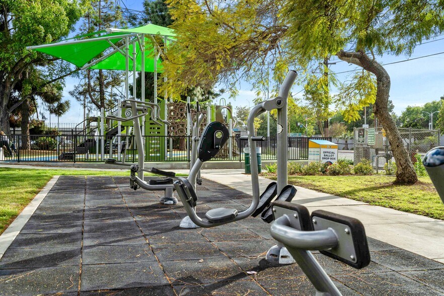 Exercise equipment - 2315 S Spaulding Ave