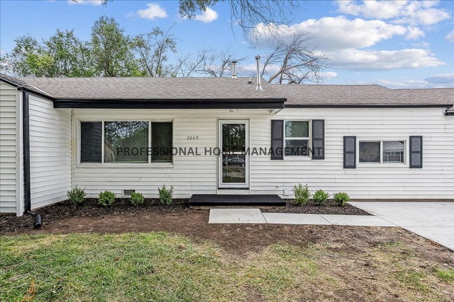 Building Photo - 4 bedroom/ 2 bath home on a spacious half-...
