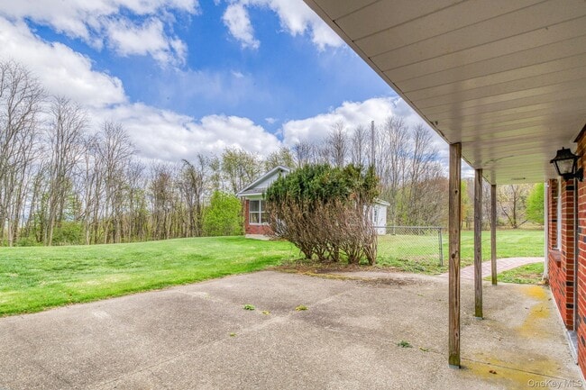 Building Photo - 353 Candlestick Hill Rd