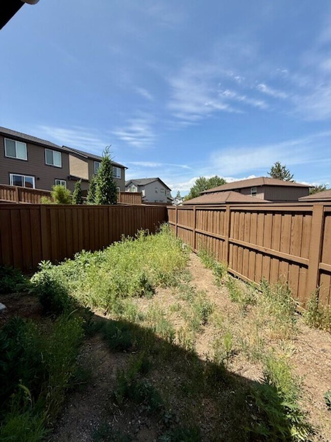 Building Photo - Beautiful 3-Bedroom Townhome in Purcell La...
