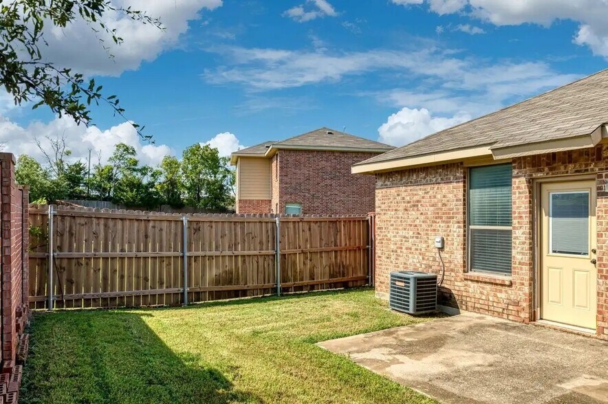 Building Photo - 366 Armstrong Ln