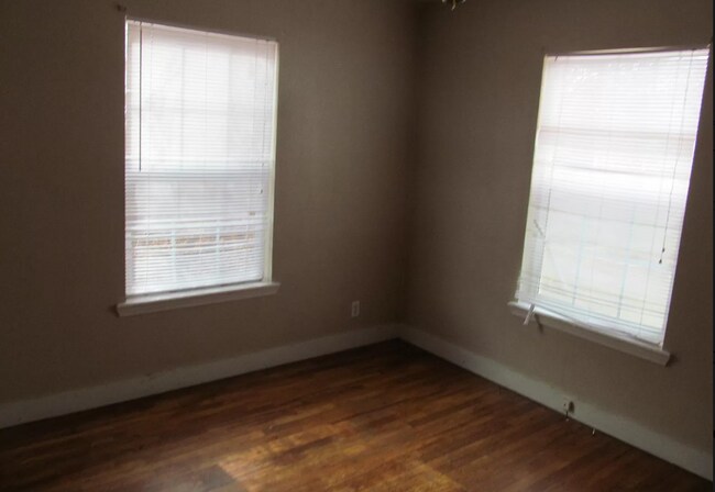 Building Photo - 1315 Sheldon St