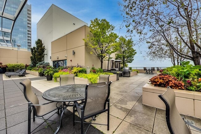 Building Photo - 201 N Westshore Dr