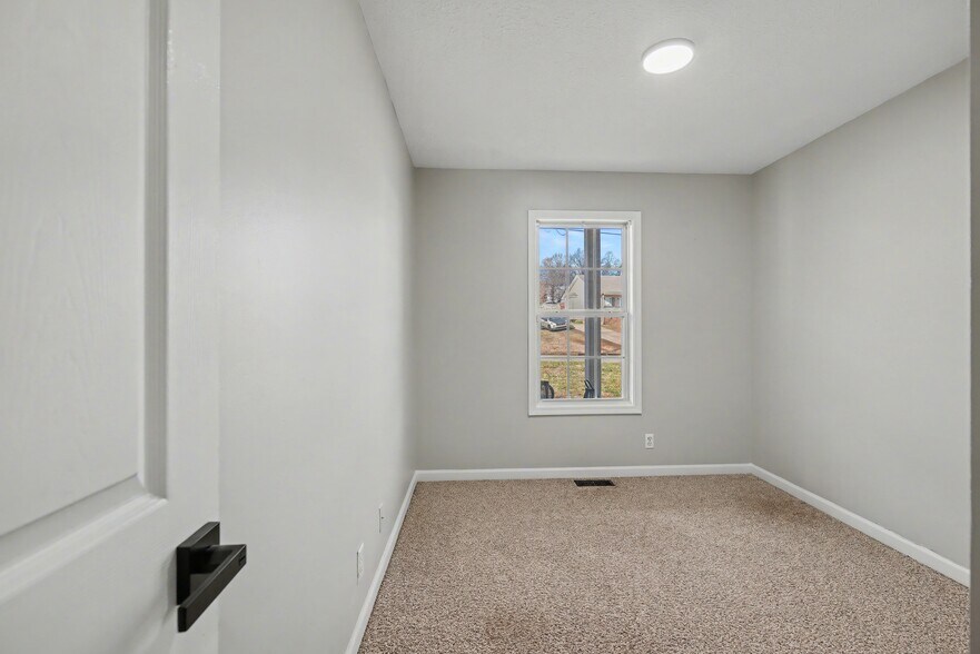 Building Photo - 256 Fritz Cir