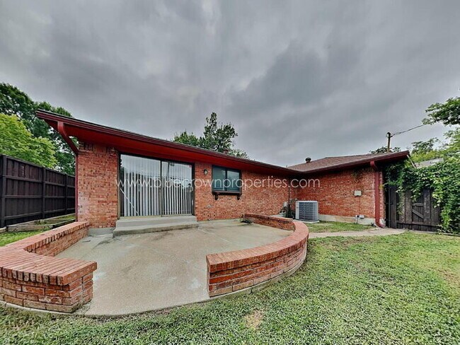 Building Photo - 4915 Chilton Dr