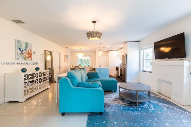 Building Photo - 426 NE 26th St