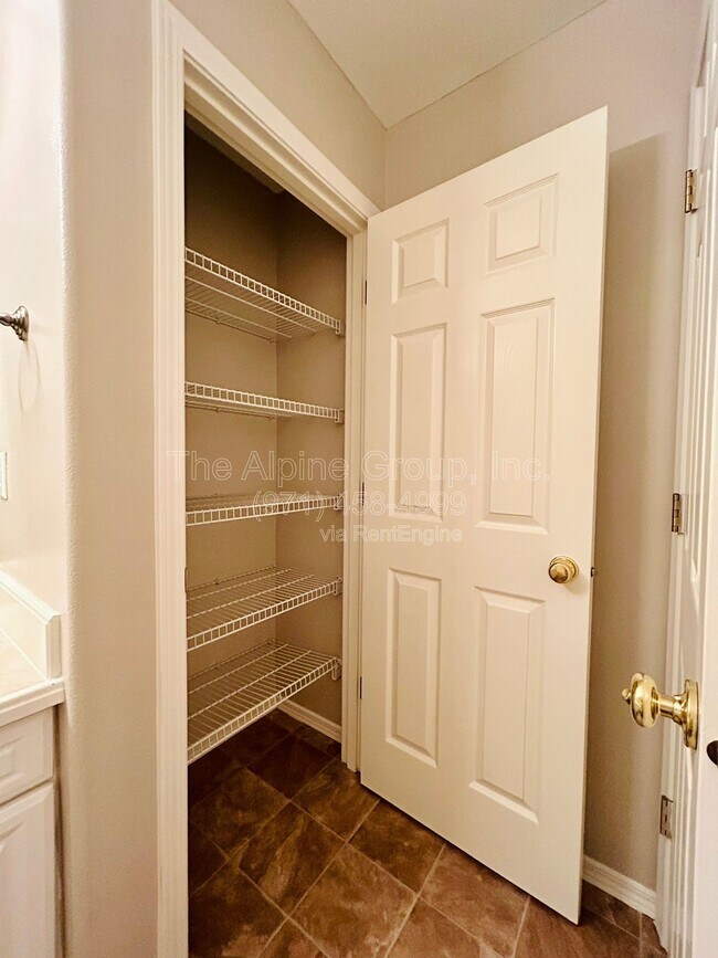 Building Photo - 10691 SW Celeste Ln