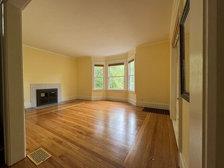Building Photo - 608 Ackerman Ave