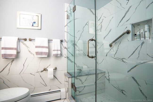 Building Photo - 11 Beechwood Ln