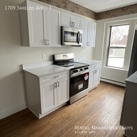 Building Photo - Huge 2 Bedroom! Completely Remodeled!