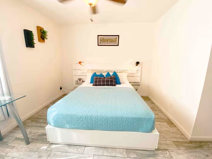 Building Photo - 1215 E Lemon St