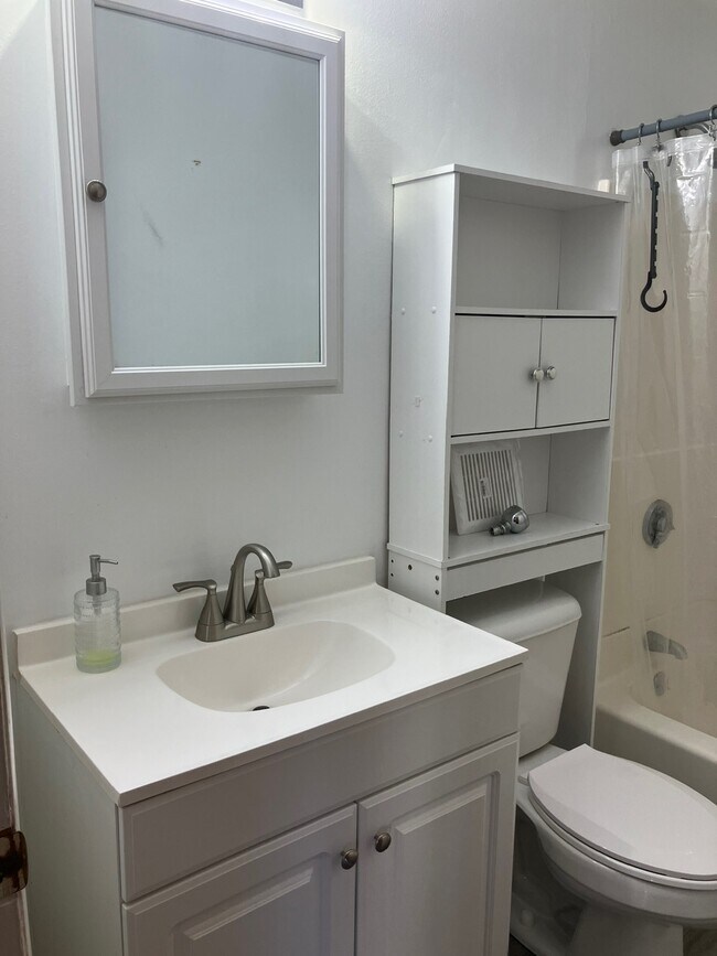 Building Photo - 119 Grove St