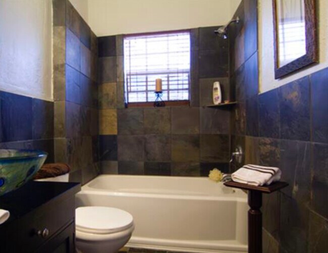 Building Photo - 2718 Cleburne St