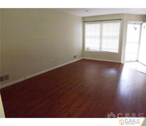 Building Photo - 18 Lakeview Dr